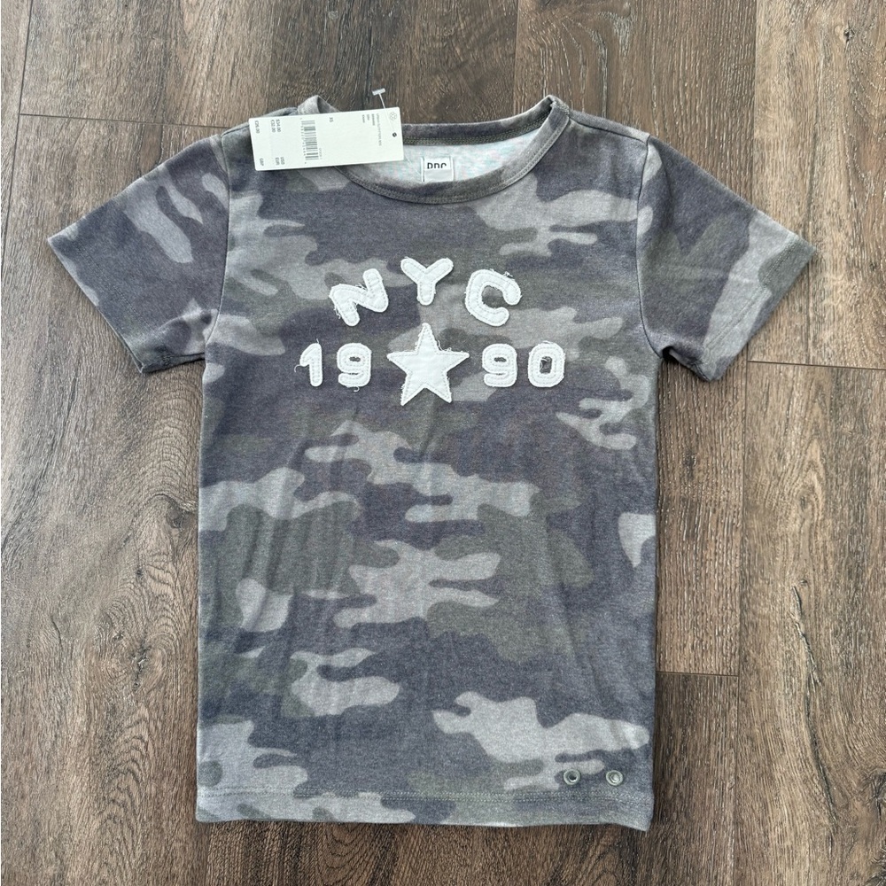 BDG Gray and Green Camouflage T-Shirt junior size XS new with tags